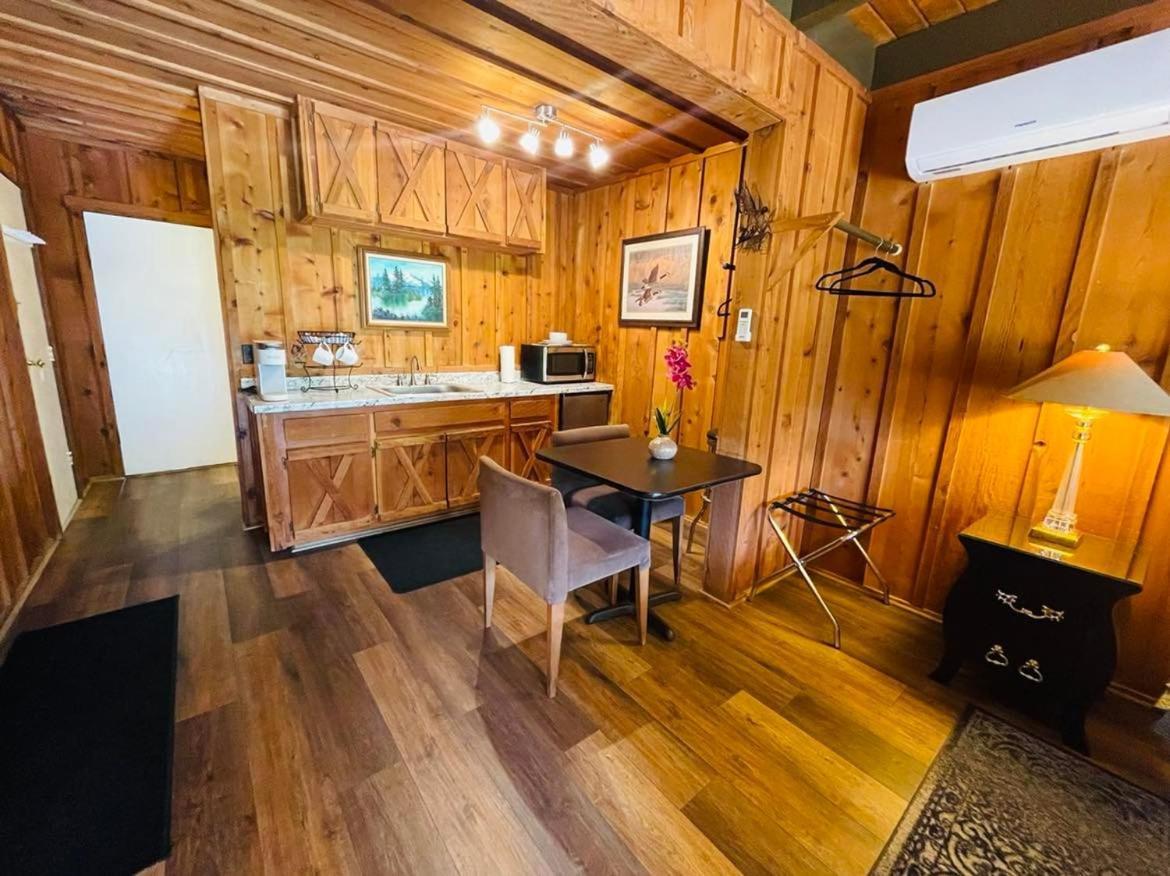 Riverfront Lodging Shady Cove Luaran gambar