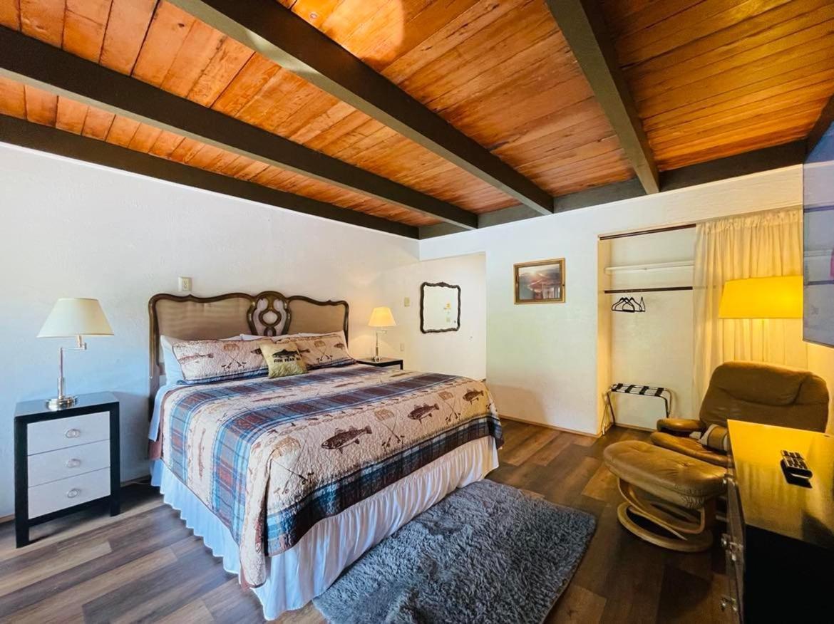 Riverfront Lodging Shady Cove Luaran gambar