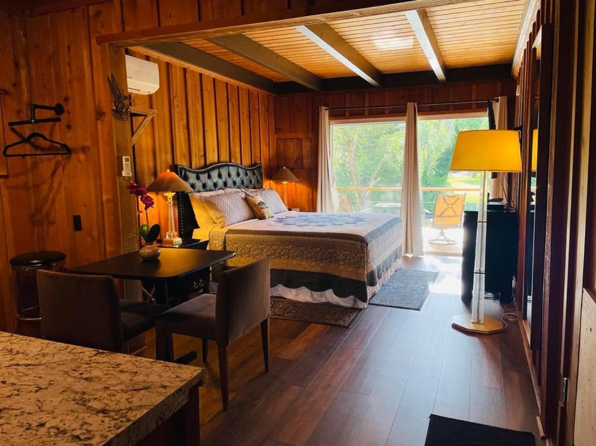 Riverfront Lodging Shady Cove Luaran gambar