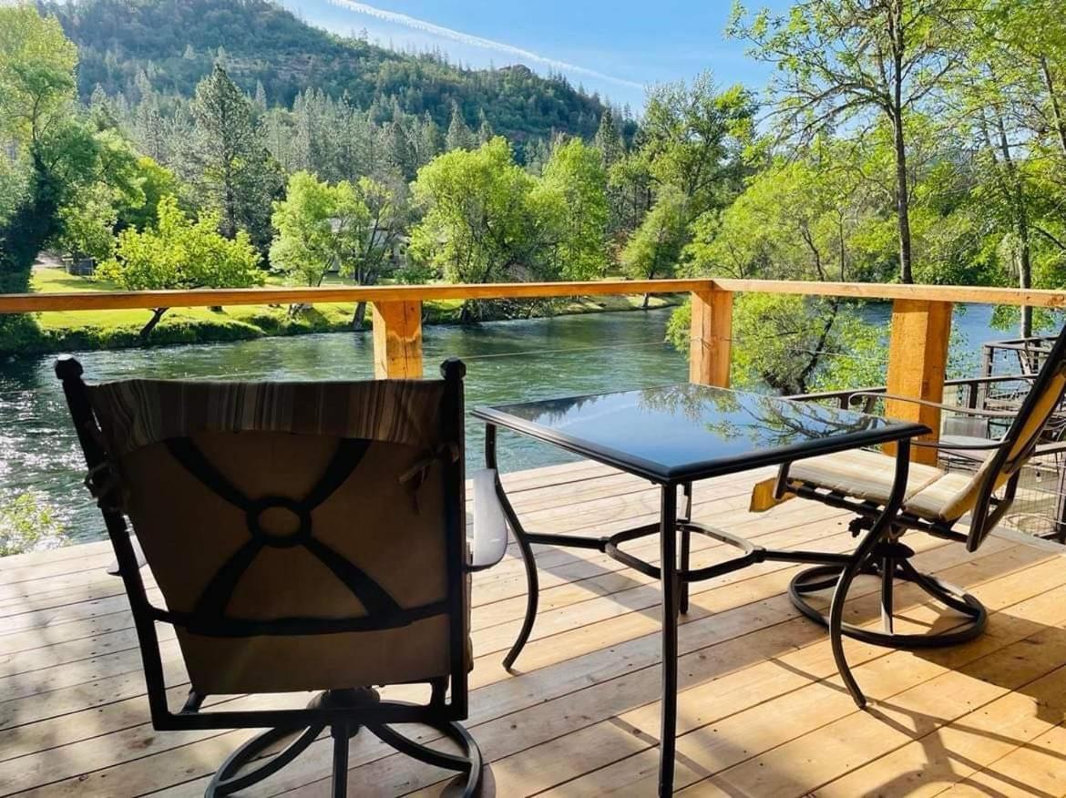 Riverfront Lodging Shady Cove Luaran gambar