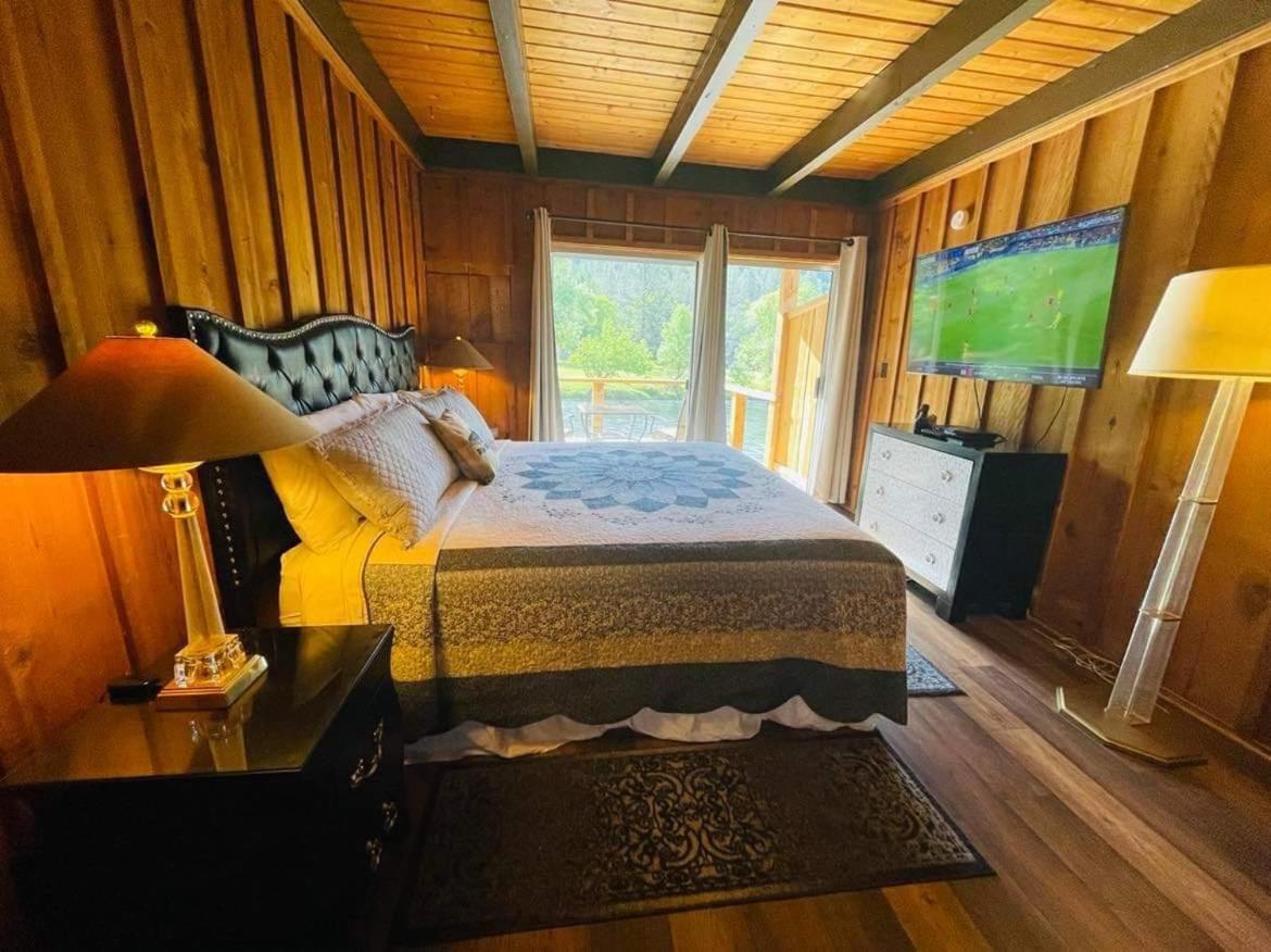 Riverfront Lodging Shady Cove Luaran gambar